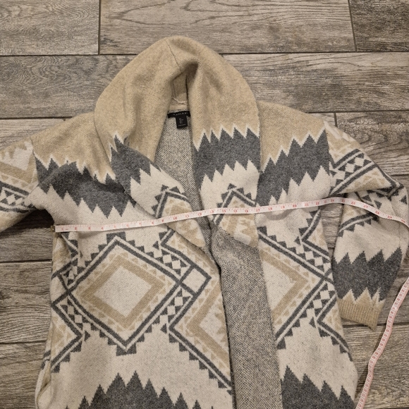Tahari Aztec Southwest Open Front Cardigan Sweater Large Shawl Collar Boho Tan - Picture 4 of 5